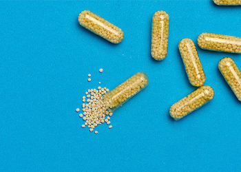 Wet granulation of particles in capsules