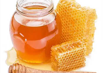 The cream is filled into bottles