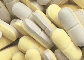 Bicolor oval tablets