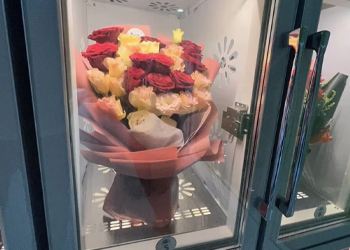 Flowers in the flower vending machine