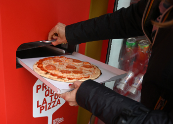 24-hour intelligent pizza vending solution with fresh baking system.