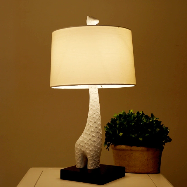 Modern Designer Lighting Giraffe Table Lamp in White