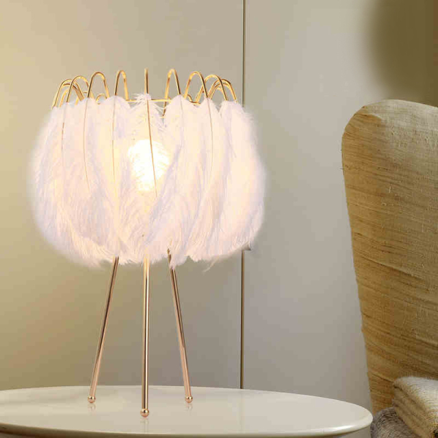 Modern 1-Light White Feather Table Light in Brass