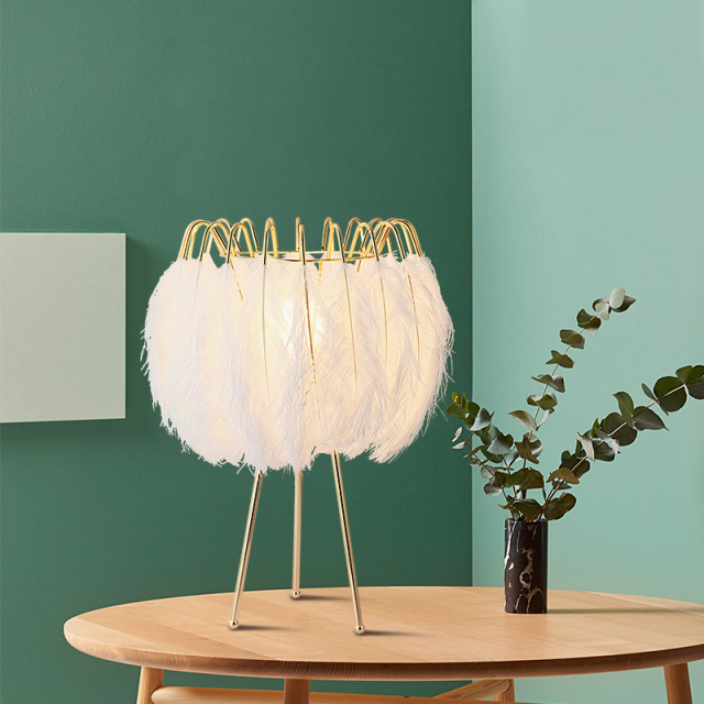 Modern 1-Light White Feather Table Light in Brass