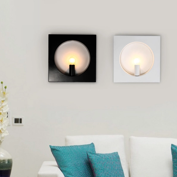 Contemporary Style 1 Light Circle Wall Sconce in White/Black