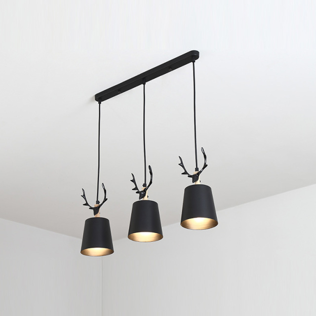 Modern Style 3 Light Deer Head Shade Pendant Light with Resin Deer Horn for Dining Room Reataurant