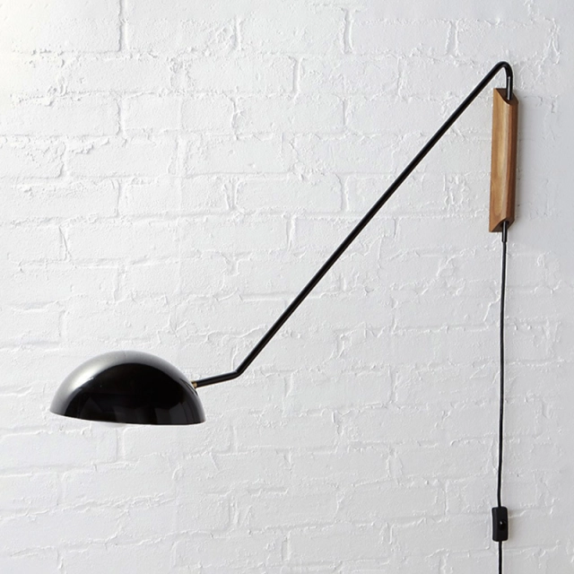 Modern Long Arm Twist Wall Light Plug-In Suspends Sturdy Wall Sconce in Black/Brass Finish