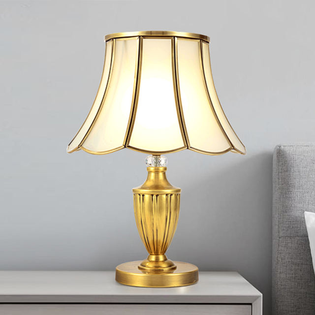Mid-century Vintage Ctagonal Scallop Edged Saucer Shaped with Copper Base Table Lamp Desk lamp