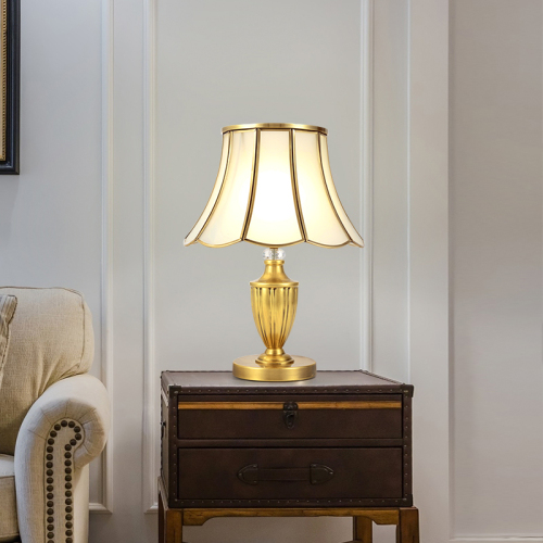 Mid-century Vintage Ctagonal Scallop Edged Saucer Shaped with Copper Base Table Lamp Desk lamp