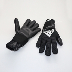2019 New Soccer Goalkeeper Gloves Finger Protection Professional Men Football Gloves With Black Color