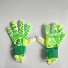 2019 New Soccer Goalkeeper Gloves Finger Protection Professional Men Football Gloves