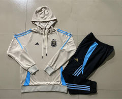 2024-2025 Argentina Beige Thailand Soccer Tracksuit With Hat-815