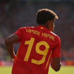#19 Lamine Yamal  2024-25 Spain Home Red Thailand Soccer Jersey AAA-7642（need choose patch）