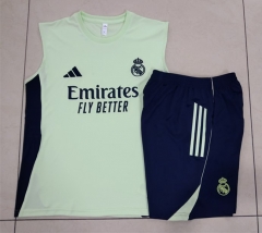 2025-26 Real Madrid Light Green Thailand Vest-Sleeve Soccer Tracksuit-815