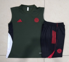 2025-26  Bayern München Green Vest Thailand Soccer Tracksuit-815