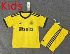 2025-2026 Newcastle United Goalkeeper Yellow Kids/Youth Soccer Uniform-6748