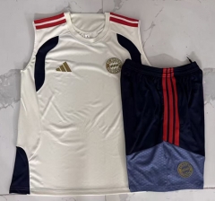 26-27 Bayern München Beige Vest Thailand Soccer Tracksuit-815