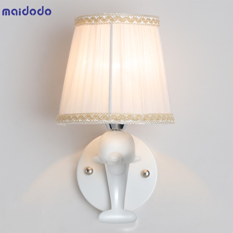 White Finished Modern Led Wall Light Home Bedside Led Wall Lamp