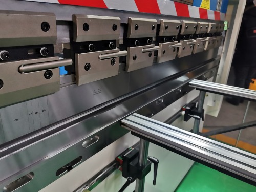 CNC Hydarulic Press Brake (4+1 Axis)