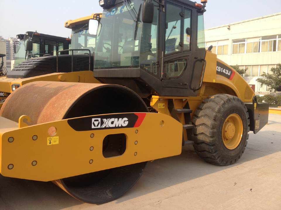 XCMG XS143J 14T Mechanical Single Drum Vibratory Roller