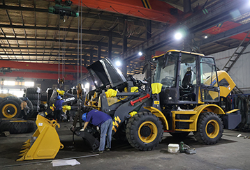 XCMG 1M3 Bucket Wheel Loader LW180K With Quick Coupling And Attachments And Tires Loading