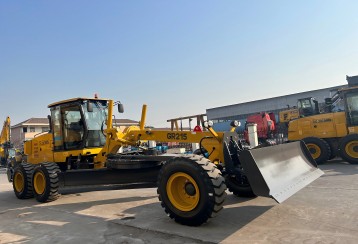 XCMG GR215 Motor Grader in Action (Highway, Farmland, Mining) For Export