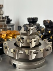 LN1306 Shoulder milling cutter LN1306... Shoulder milling cutter, tangentially clamped insert with four cutting edges on both sides Milling series SHARPLY