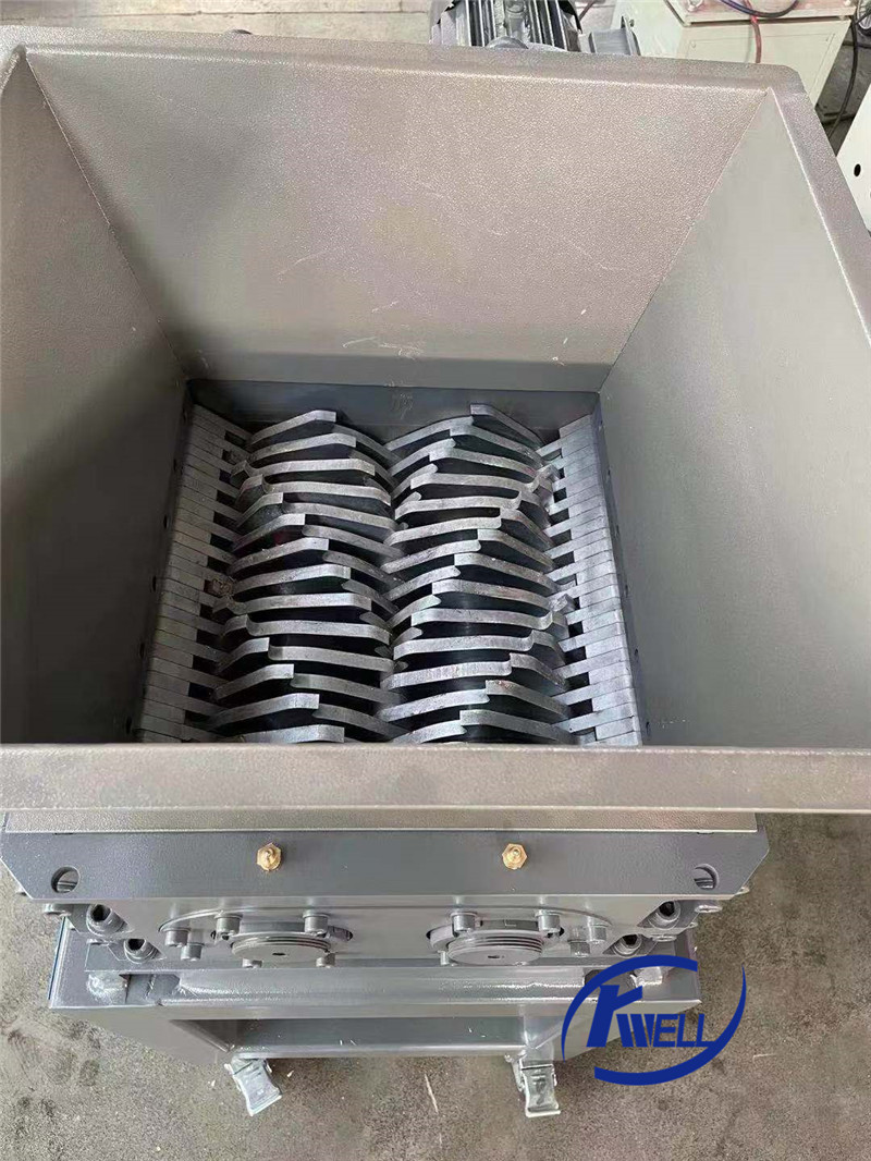 Stainless steel shredding chamber blades of WT200 mini shredder