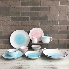 纯净雅致陶瓷餐具套装