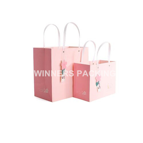 China wholesale decorative luxury recyclable fashion gift paper bags with your own logo