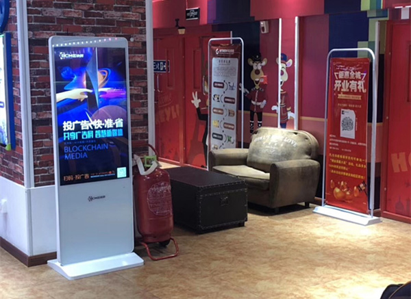 3 Advantages of Sharing LCD Advertising Machine