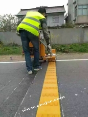 self-propelled convex line road marking machine