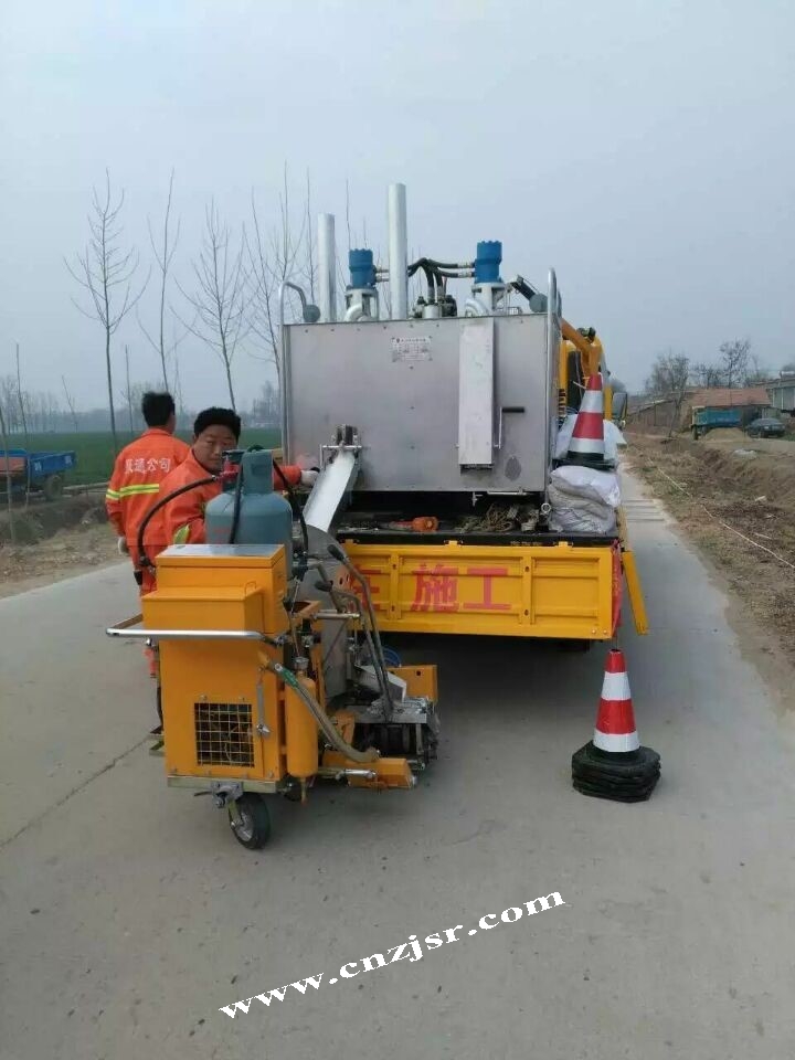 self-propelled convex line road marking machine