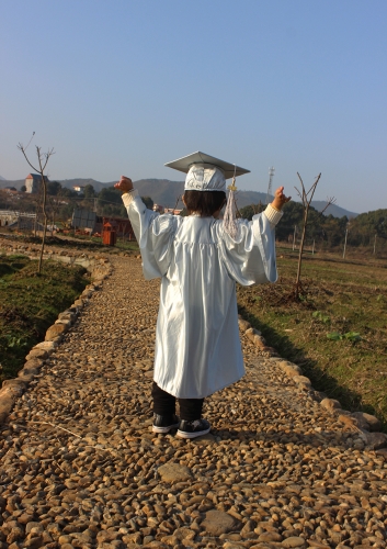 Kindergarten Graduation Gown Cap Tassel Set -silver