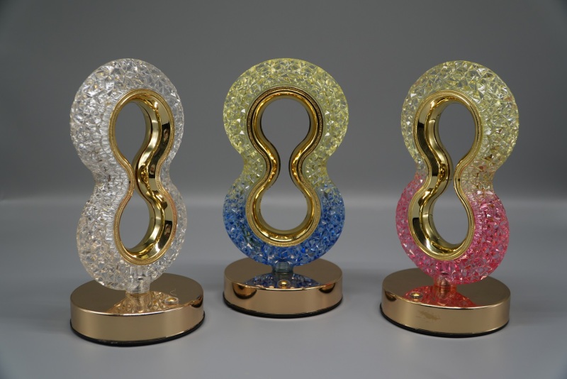 Eight shaped lamp