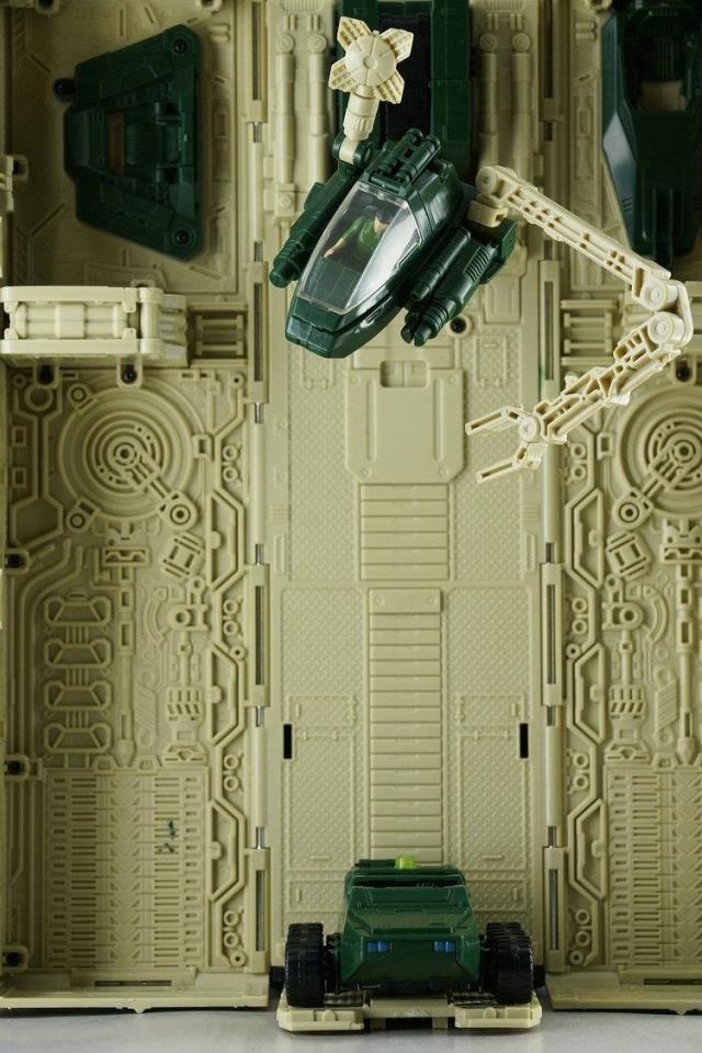 TRANSFORMERS × BAPE CONVOY GREEN CAMO 164b07ec61.jpg