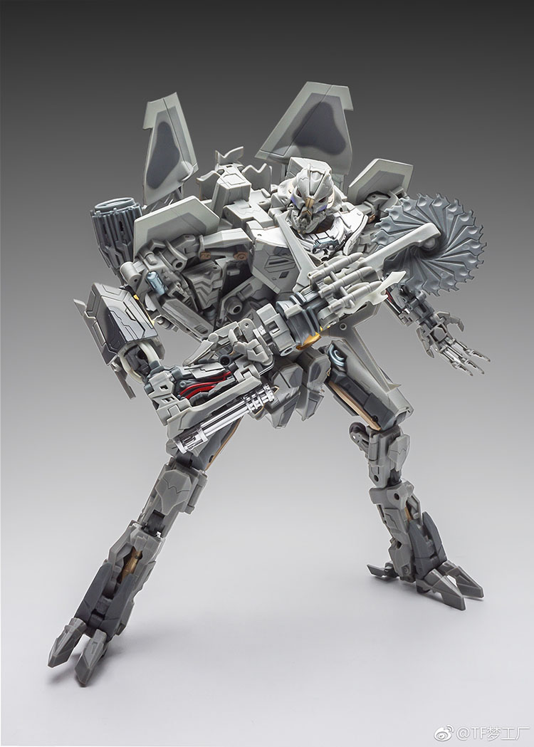 Oversized MPM-01 Starscream | TFW2005 - The 2005 Boards