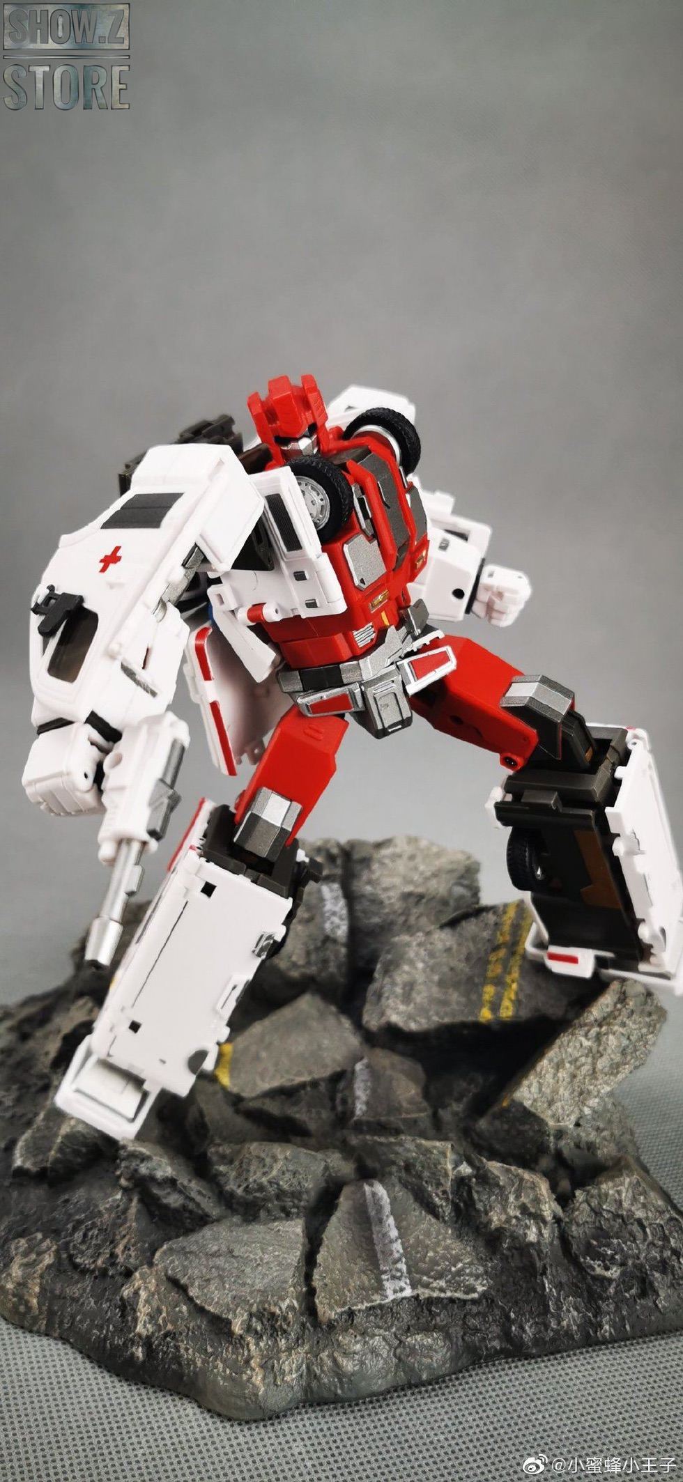 Generation Toy GT Guardian GT-08C Bulance Defensor FIrst Aid