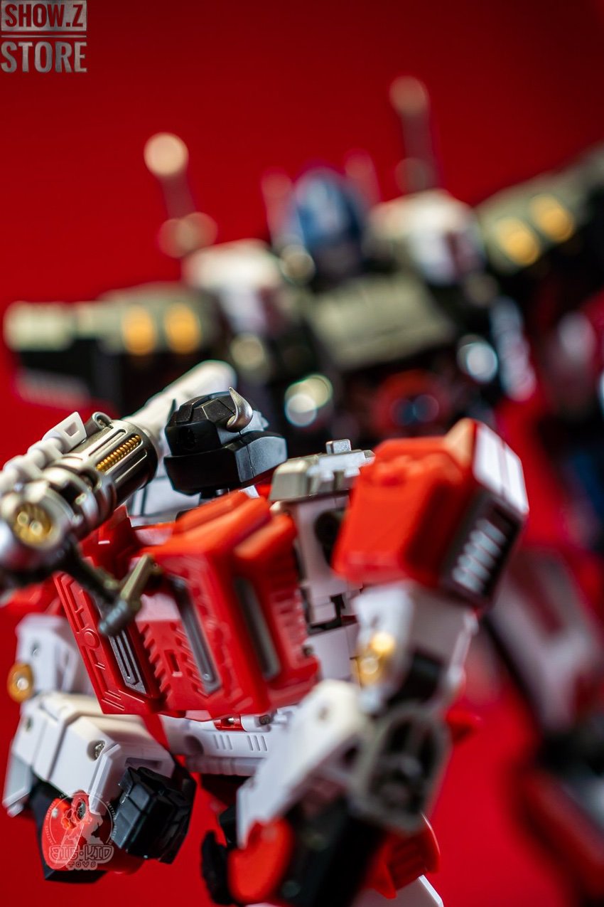 Generation Toy GT-11 GT11 Redbull Sideswipe - Show.Z Store