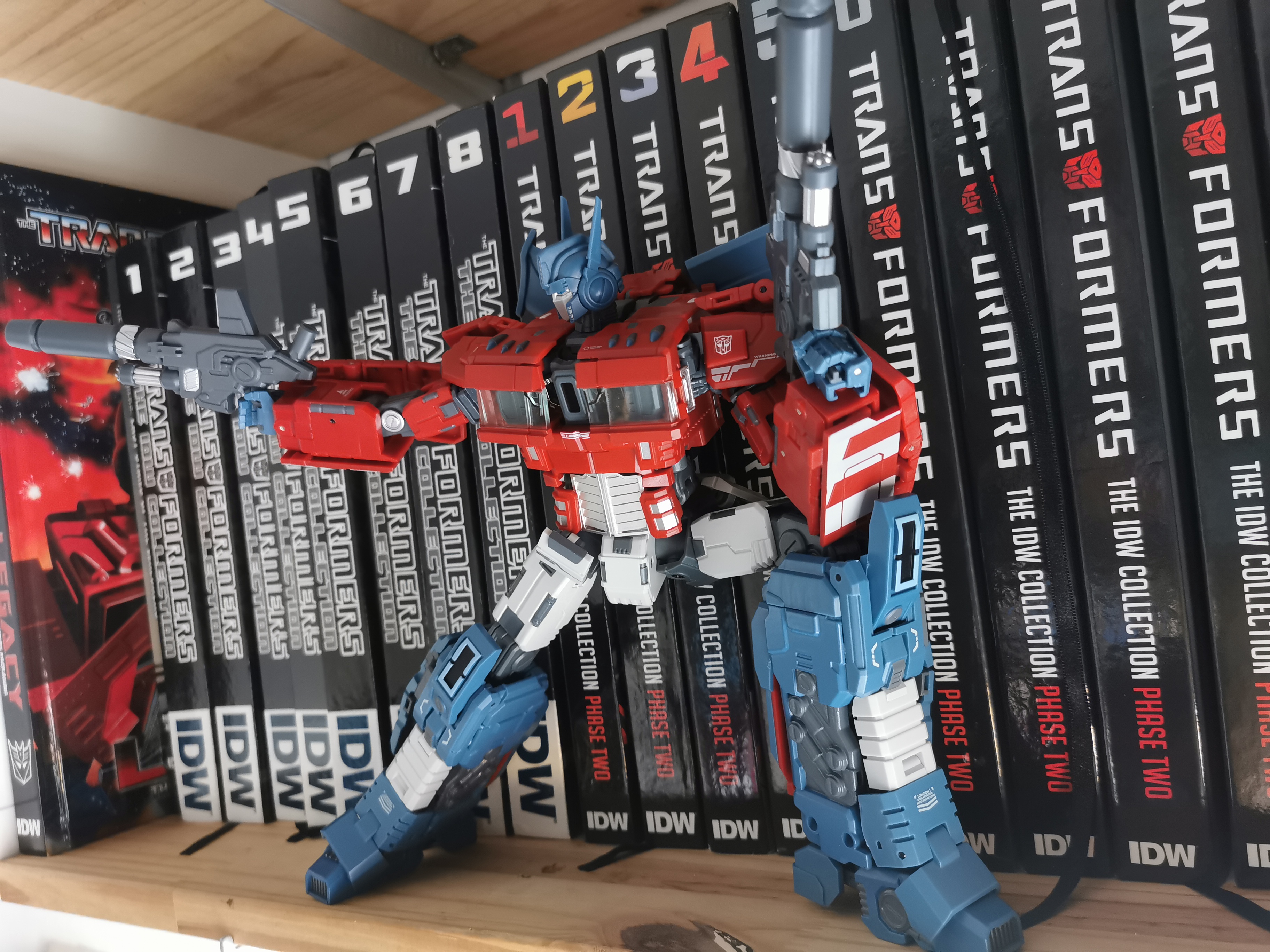 G-Creation GDW-01 Ultra Maxmas IDW Optimus Prime MP | ShowZStore.com