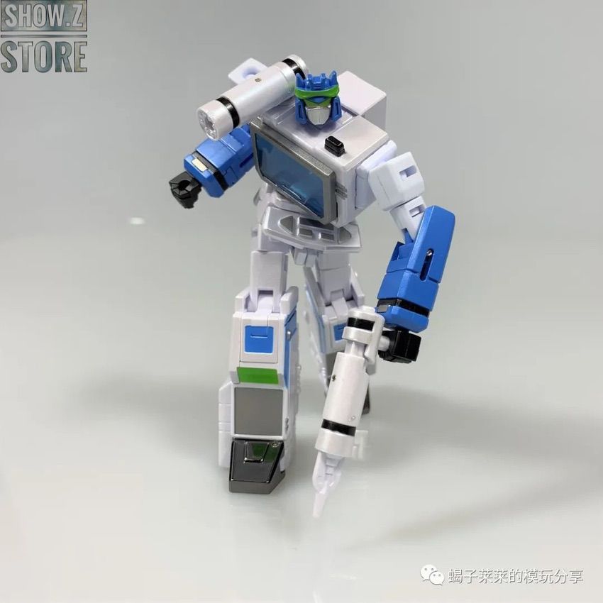Newage H21W Karate Kid Soundwave White Version w/ 3