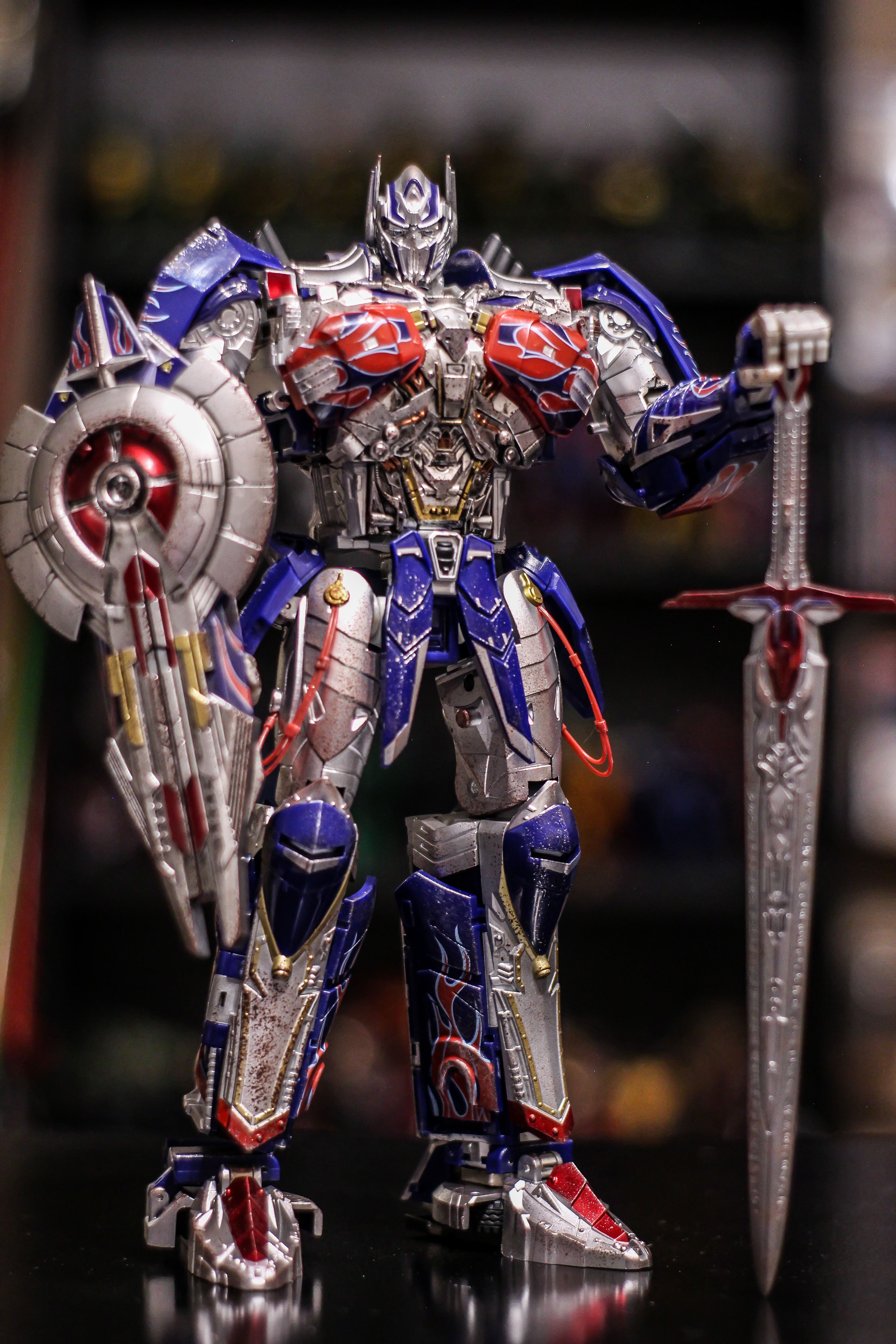 Unique Toys R-02D Optimus Prime Battle Damaged | ShowZStore.com