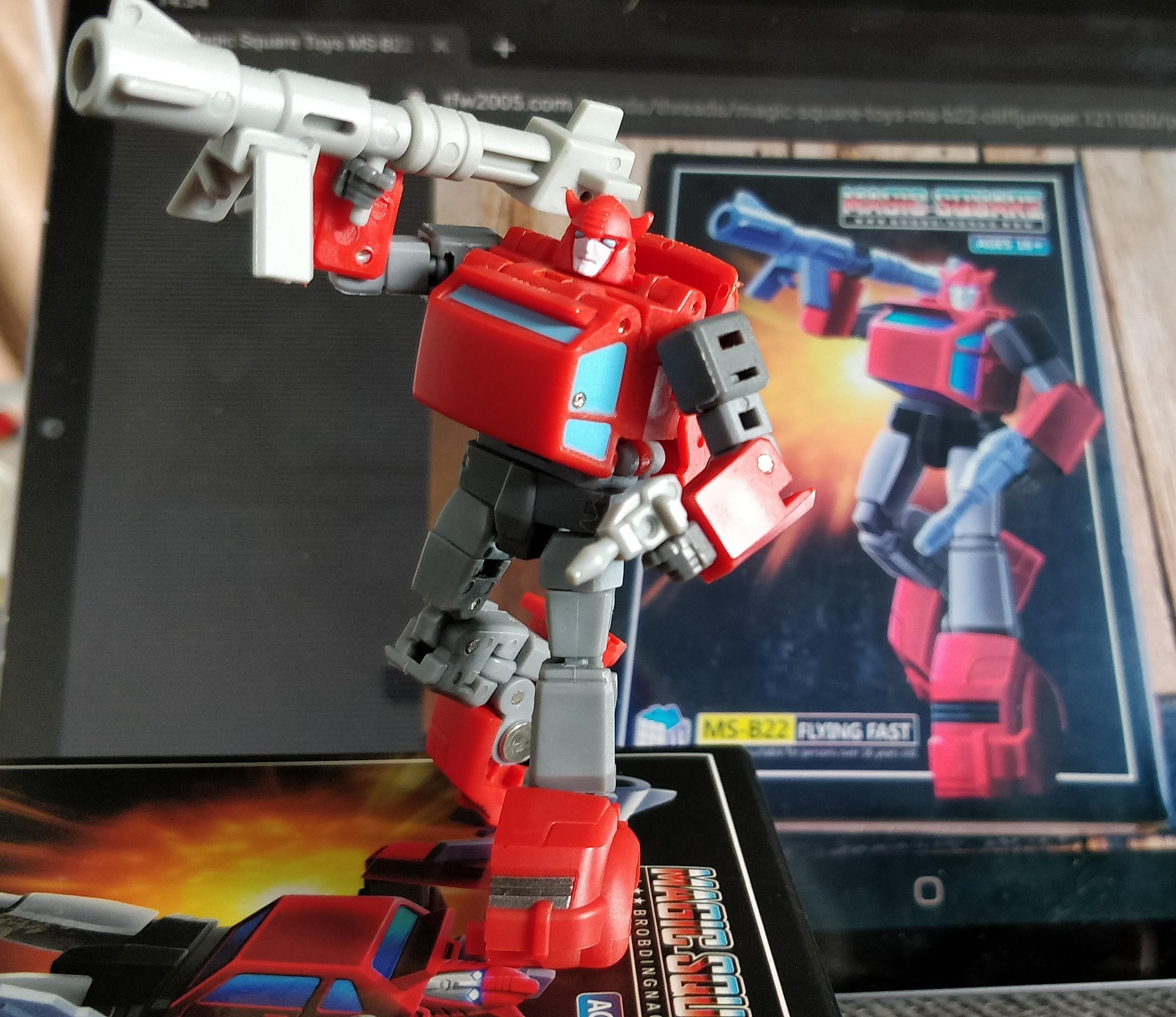 Magic Square Ms-B22 CliffJumper store / Flying Fast .MISB.