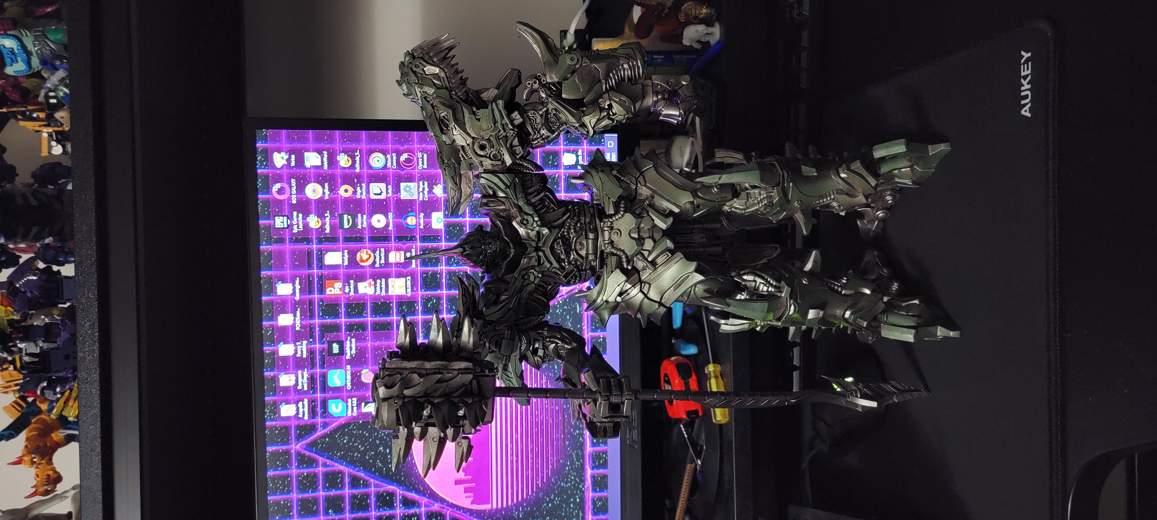 Reviews of Black Mamba LS-05S Ancient Leader Grimlock Battle Damaged Version