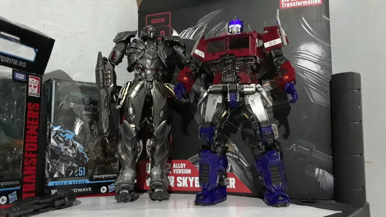 Weijiang M-09 COMMANDER LEADER オプティマス風