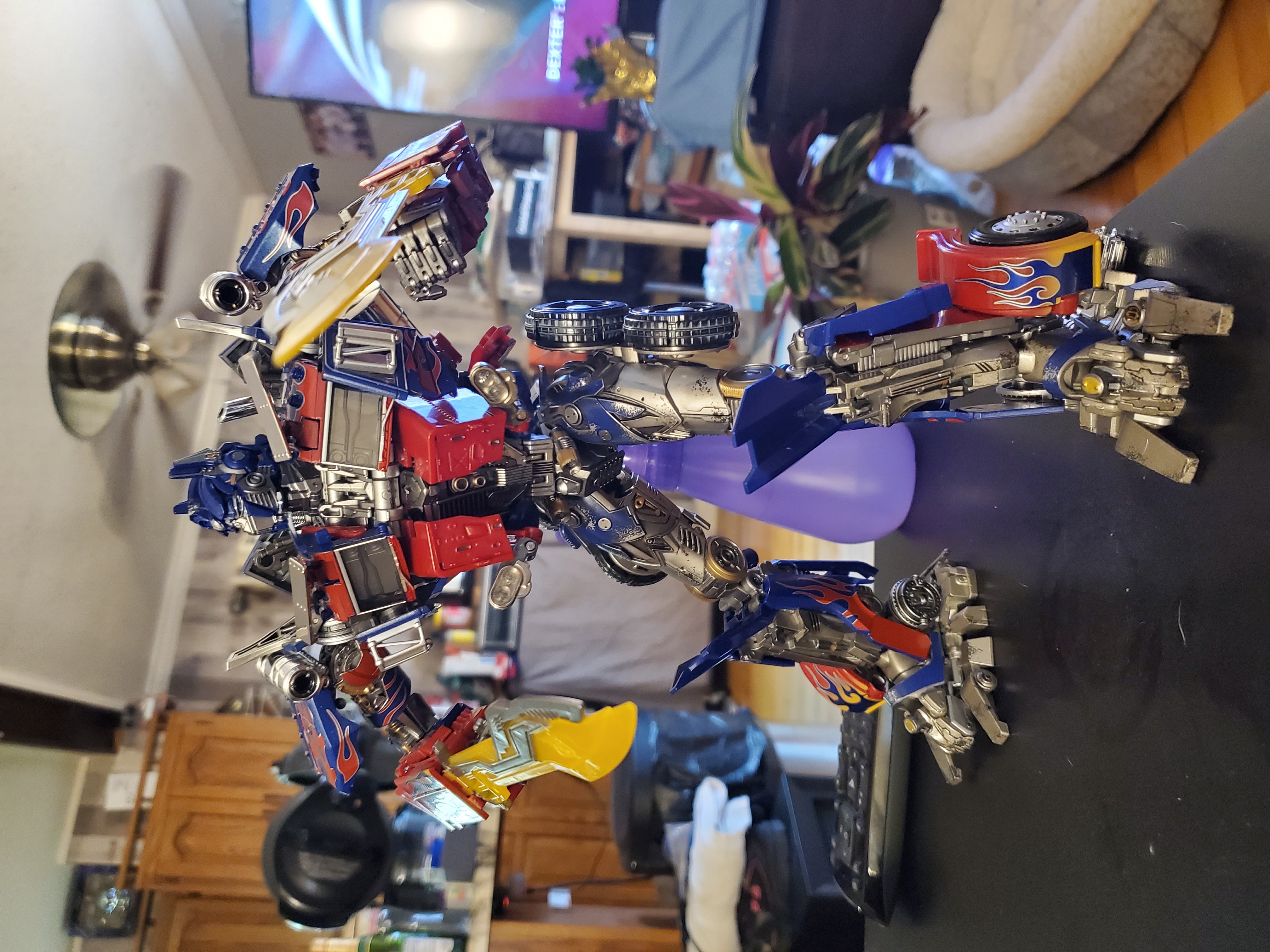 Reviews of WeiJiang MPM04 Black Apple Optimus Prime Oversized
