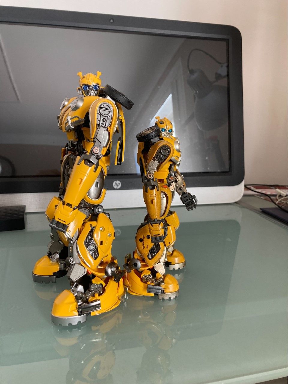 Reviews of Cyber Era CE-01 Bumblebee Oversized Transcraft TC-02