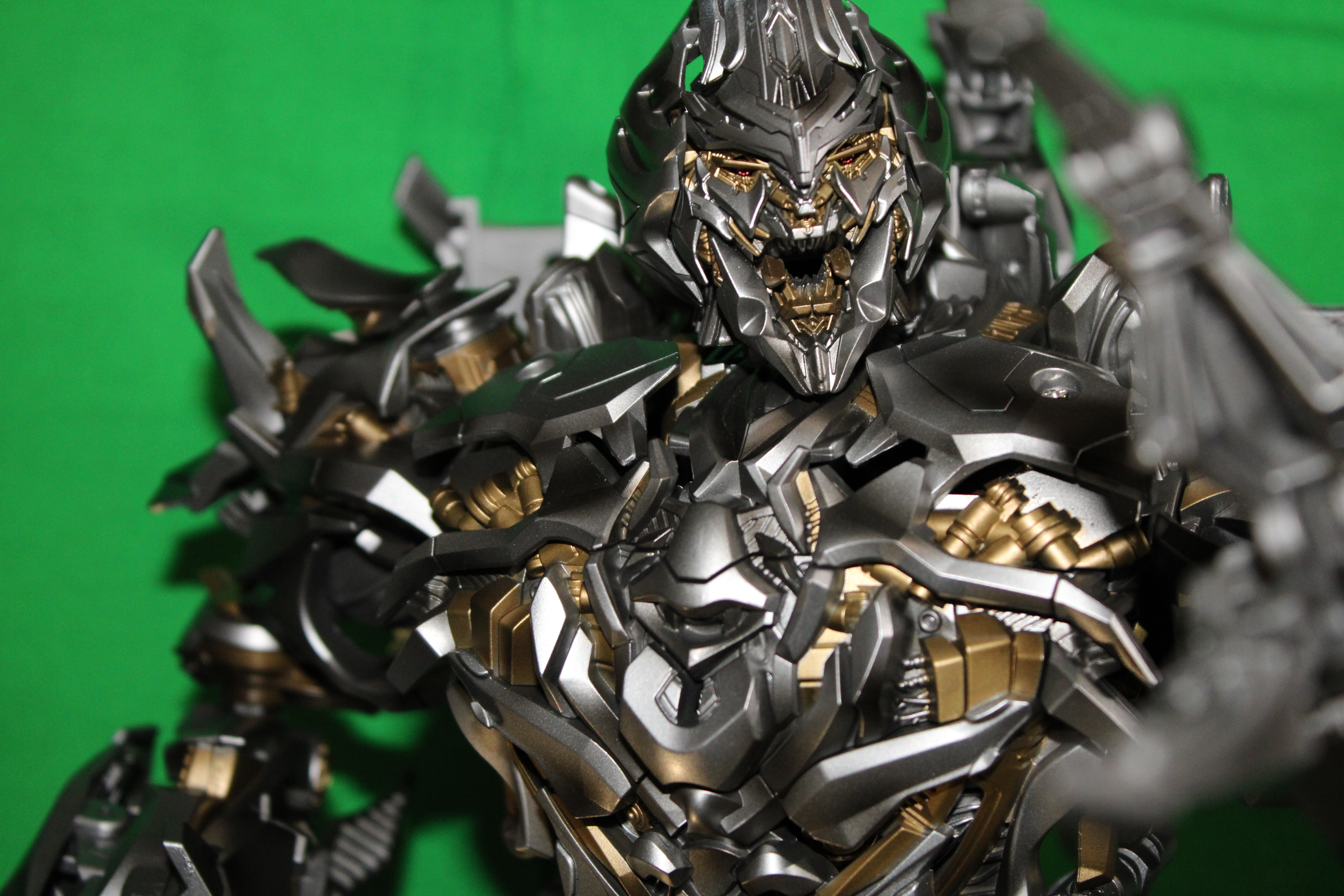 Reviews of Model Wizard T-08 Shake Sky Wing Megatron Oversized