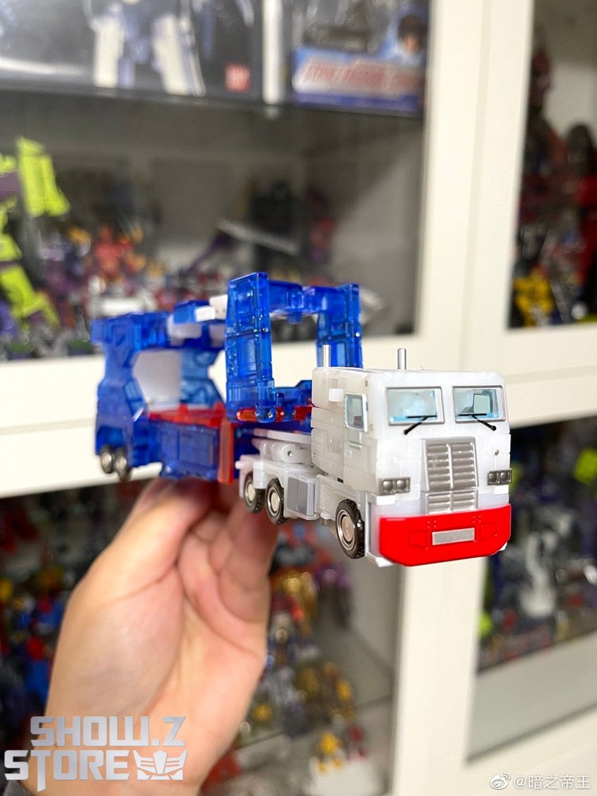 Newage H28T Octavian Ultra Magnus Transparent Version - Show