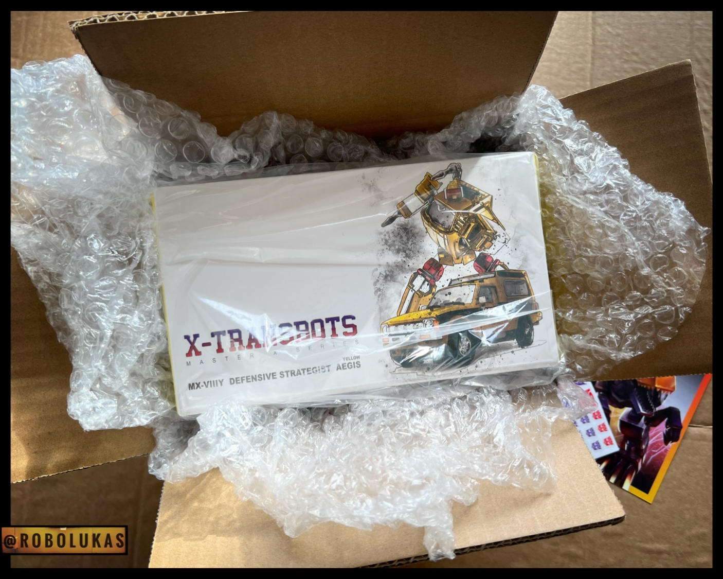 Reviews of XTransbots MX-8Y Aegis Trailbreaker Yellow